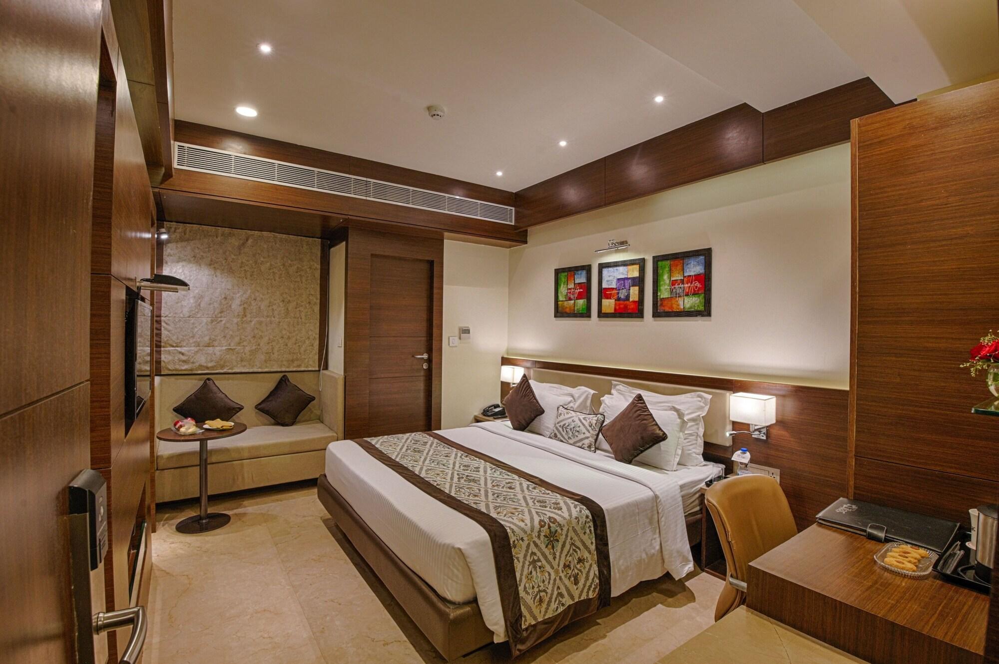Hotel Lilac Kota  Bagian luar foto