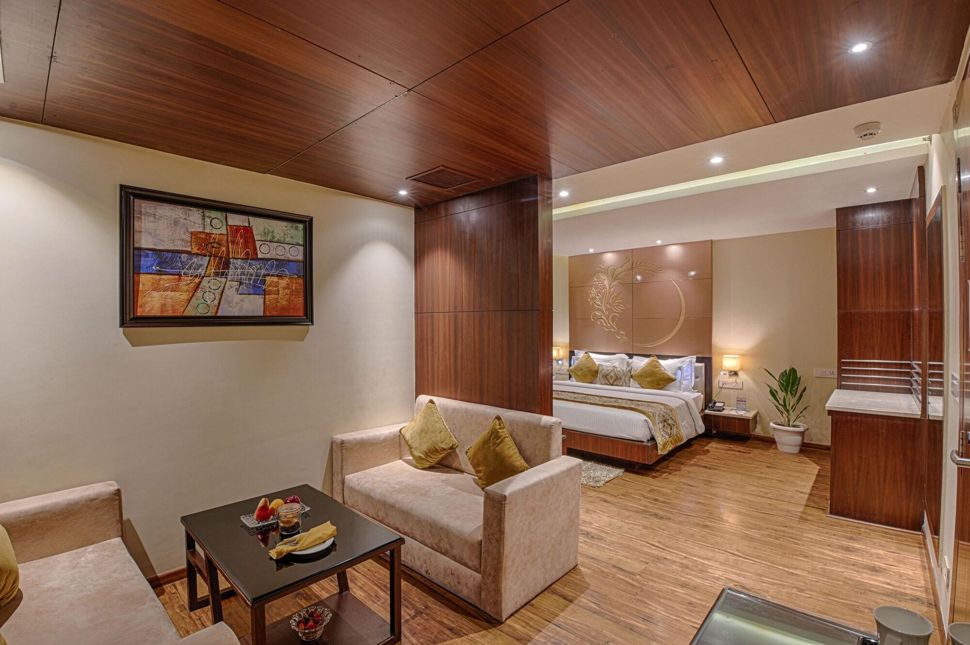 Hotel Lilac Kota  Bagian luar foto