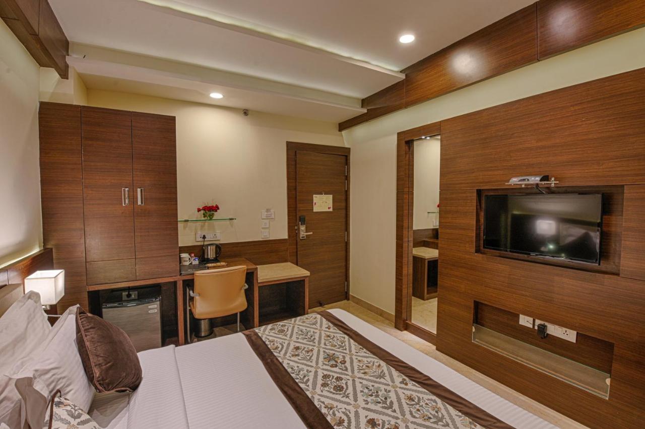 Hotel Lilac Kota  Bagian luar foto
