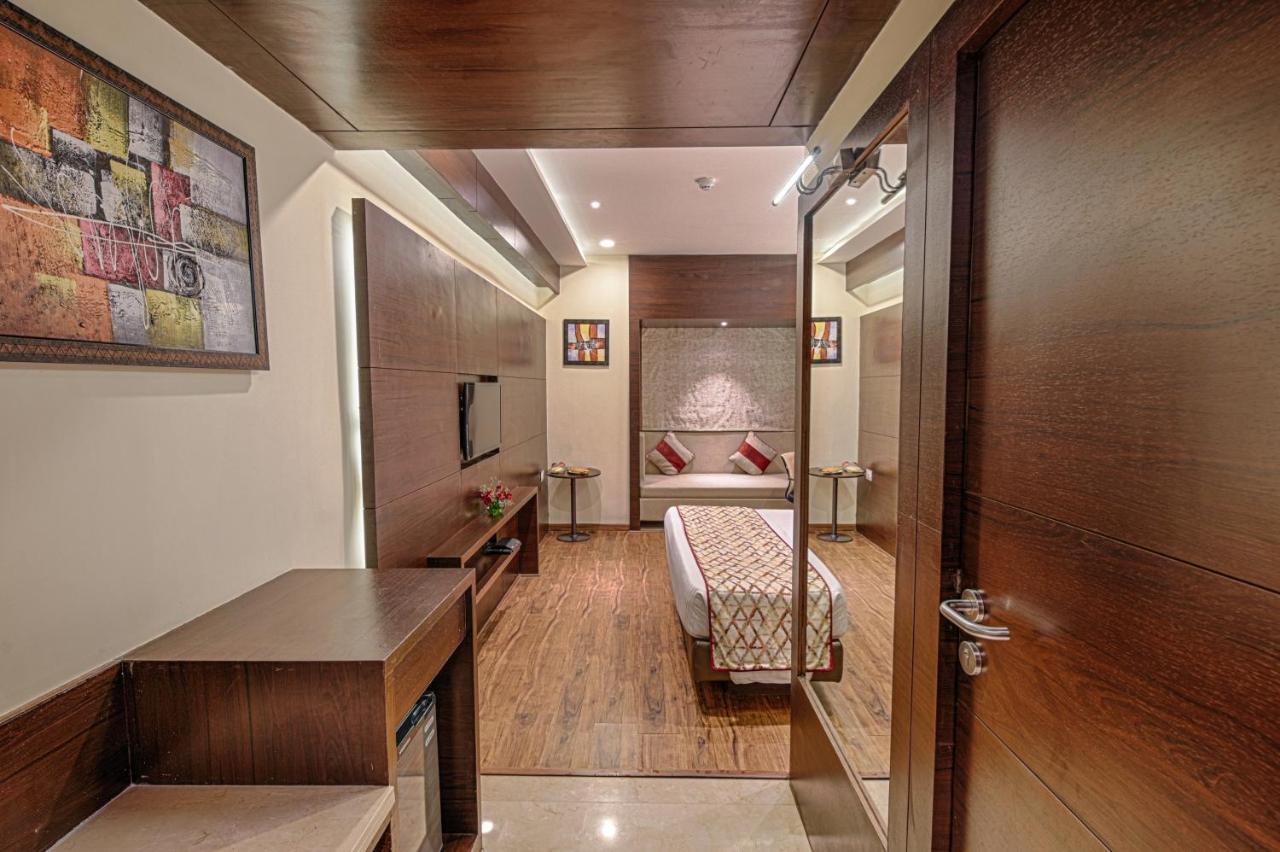 Hotel Lilac Kota  Bagian luar foto