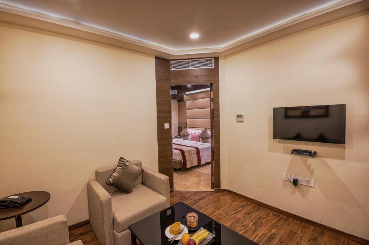 Hotel Lilac Kota  Bagian luar foto