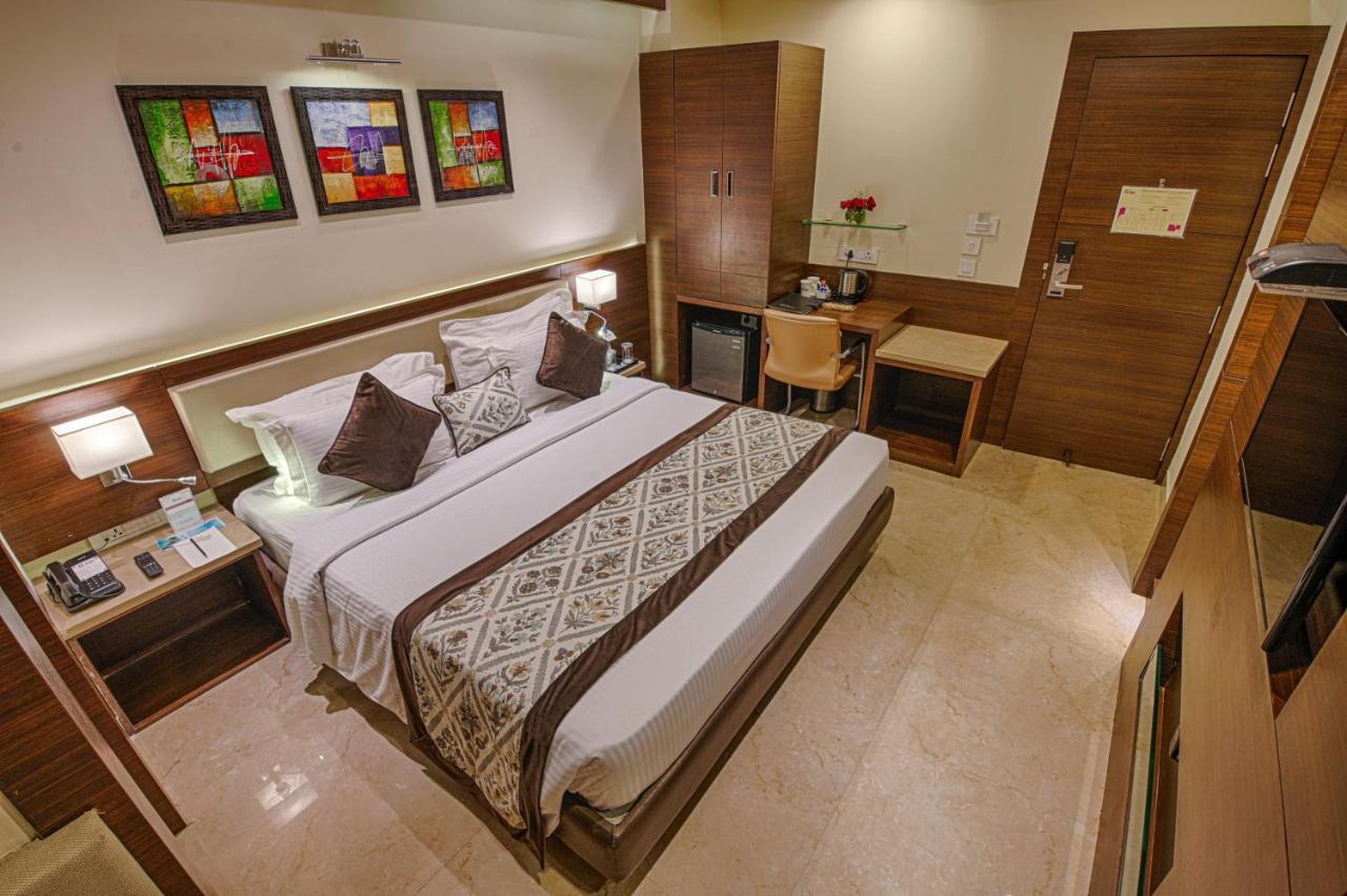 Hotel Lilac Kota  Bagian luar foto